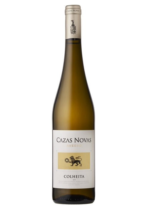 Cazas Novas Avesso Colheita Vinho Verde white wine bottle with gold lion label