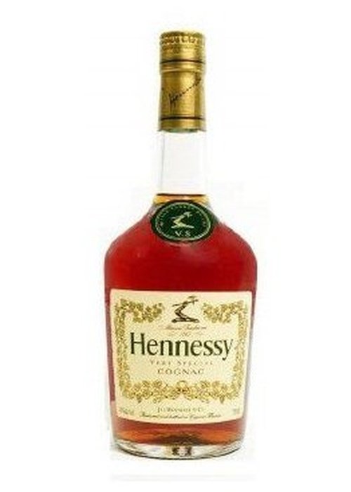 Hennessy V.S. Cognac 700ml bottle with gold foil neck and cream label